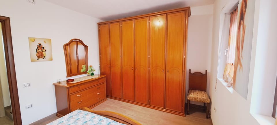 Bedroom, wardrobe