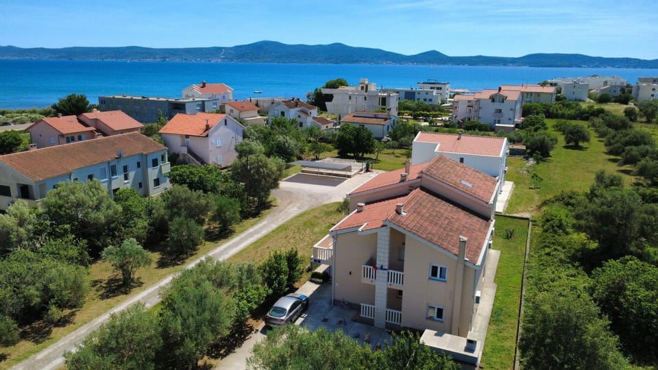 Property building, Day, Neighbourhood, Bird's eye view, Location