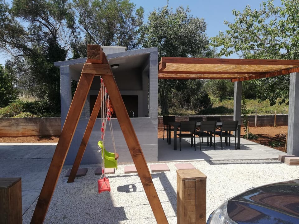 Patio, BBQ facilities, Garden