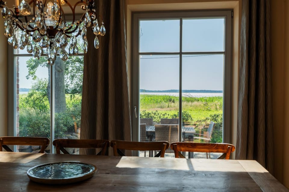 Dining area, Lake view