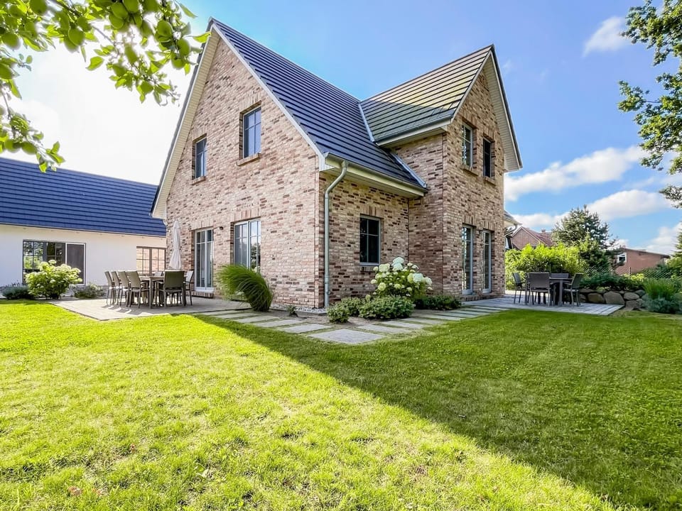 Property building, Garden, Balcony/Terrace, Garden view