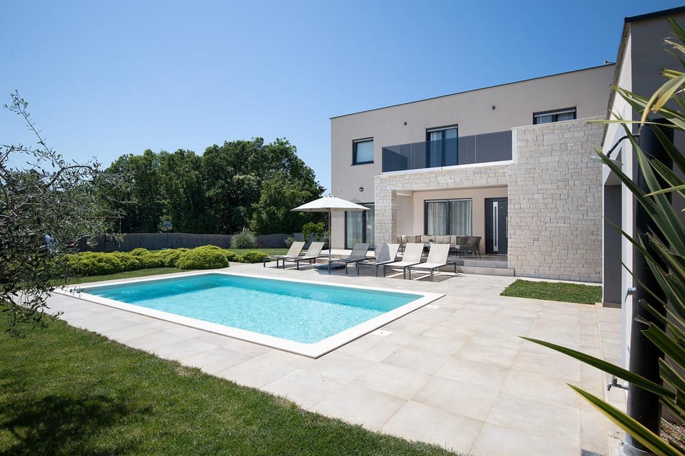 Garden, Garden view, Pool view, Swimming pool, sunbed