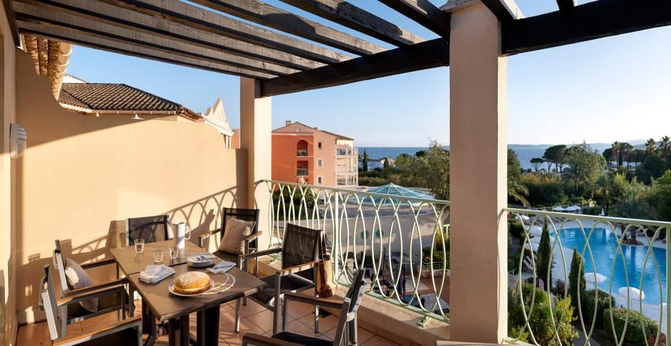 Property building, Patio, Day, View (from property/room), Balcony/Terrace, Dining area