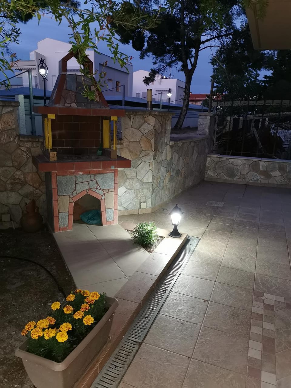 Patio, BBQ facilities