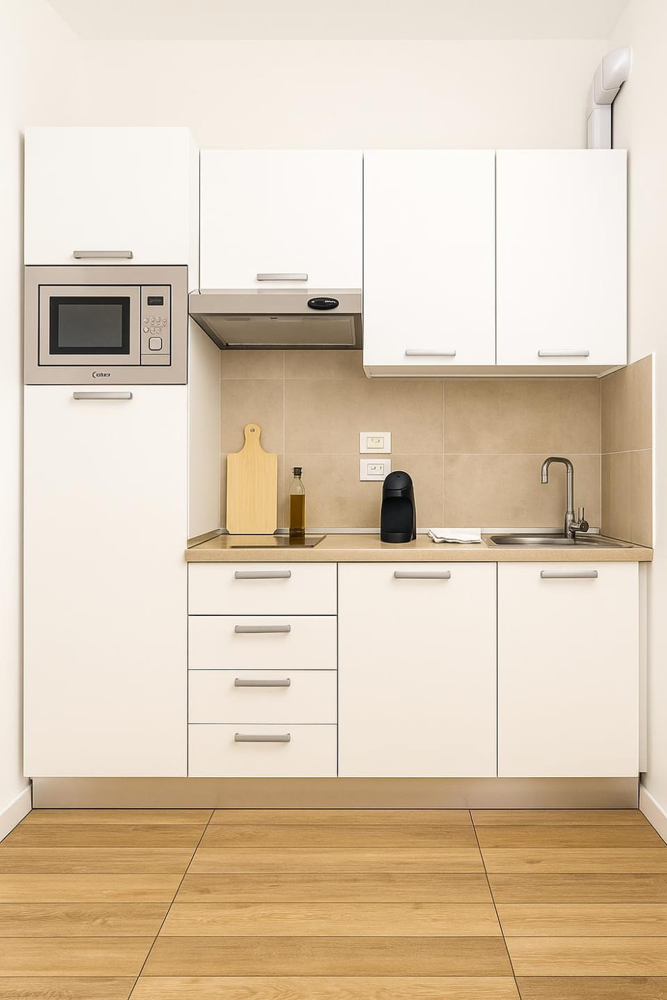 Coffee/tea facilities, Kitchen or kitchenette, stove