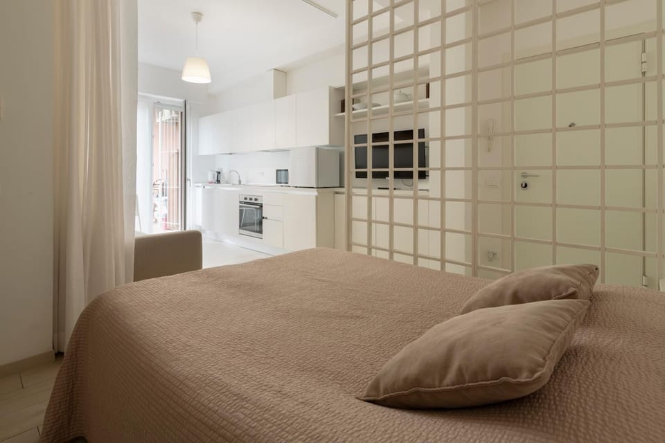Bed, View (from property/room), kitchen