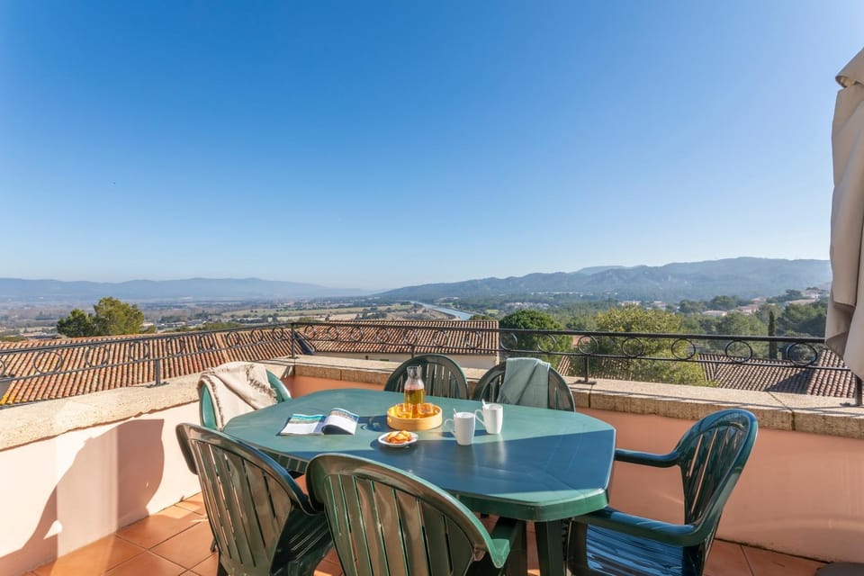 Patio, Day, Natural landscape, View (from property/room), Balcony/Terrace, Dining area, Mountain view