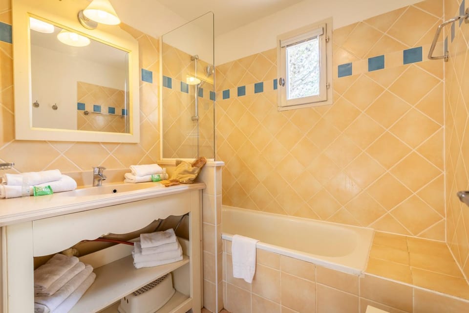 Day, Bathroom, Bath, towels