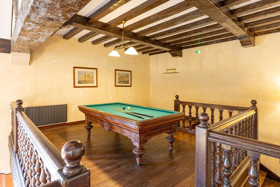 Billiard, Game Room