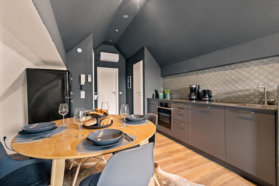 Kitchen or kitchenette, Seating area, Dining area, kitchen