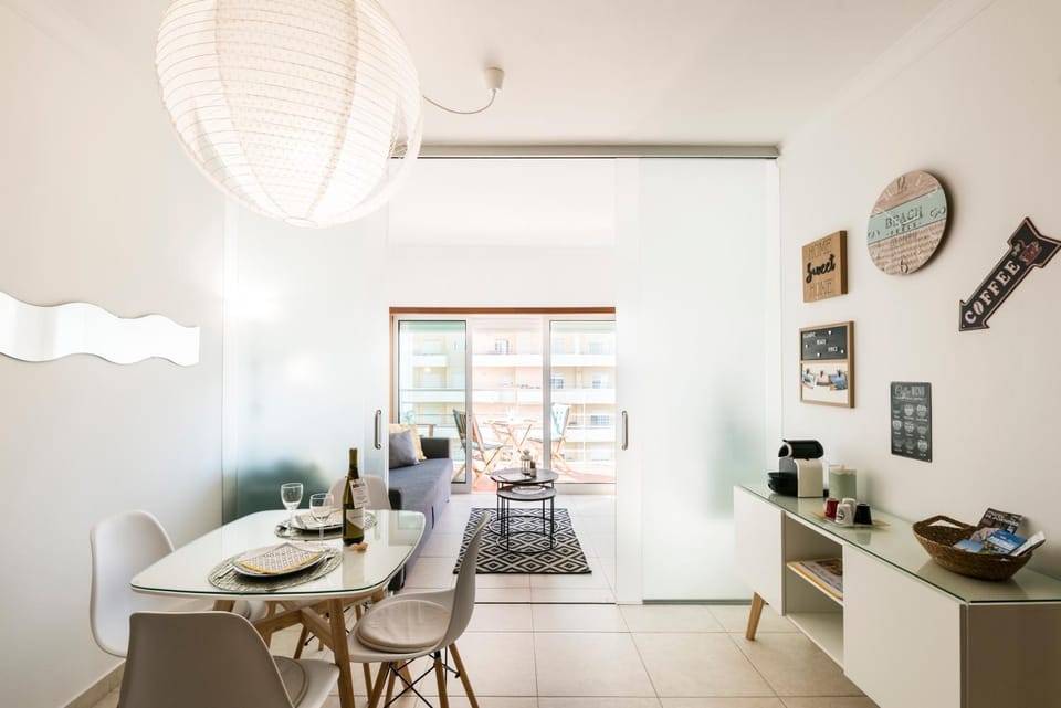 Coffee/tea facilities, Living room, Dining area
