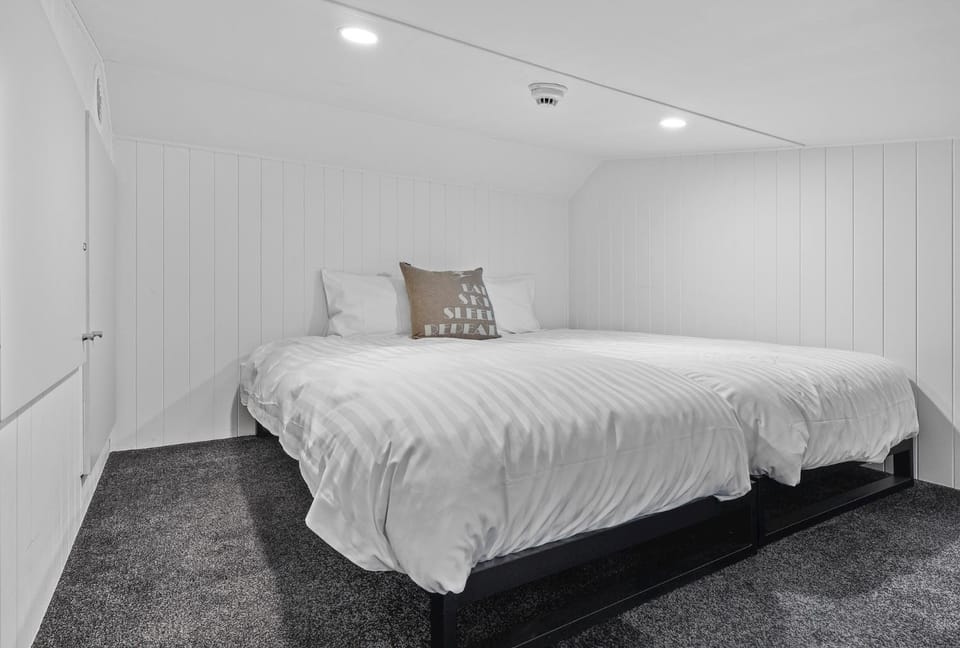 Alpine Cabin- Spa/Pool/Sauna Cabin in Hotham Heights