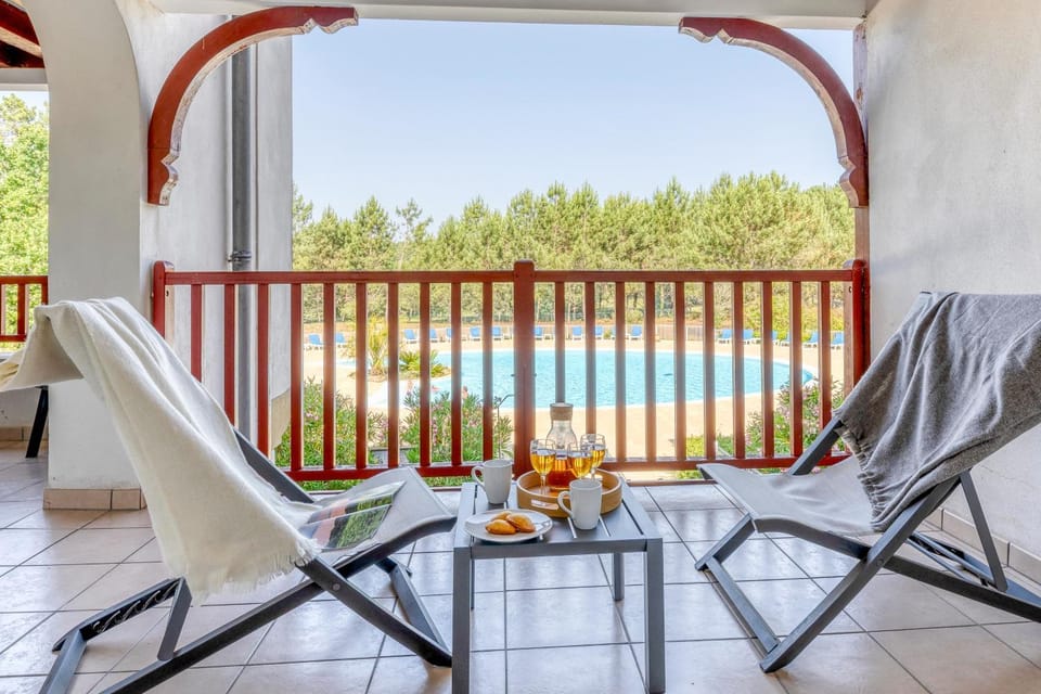 Patio, Day, Balcony/Terrace, Seating area, Dining area, Drinks, sunbed