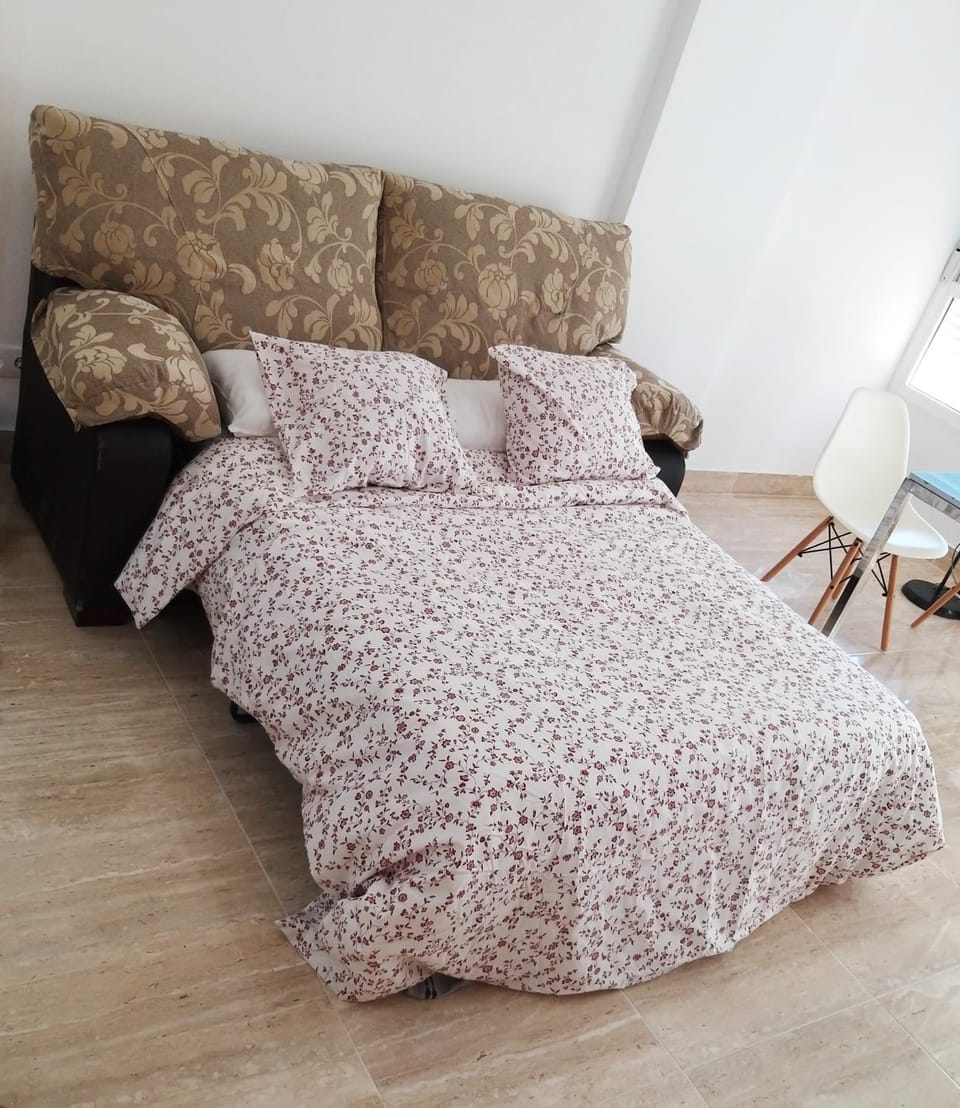 Bed, Living room, Seating area