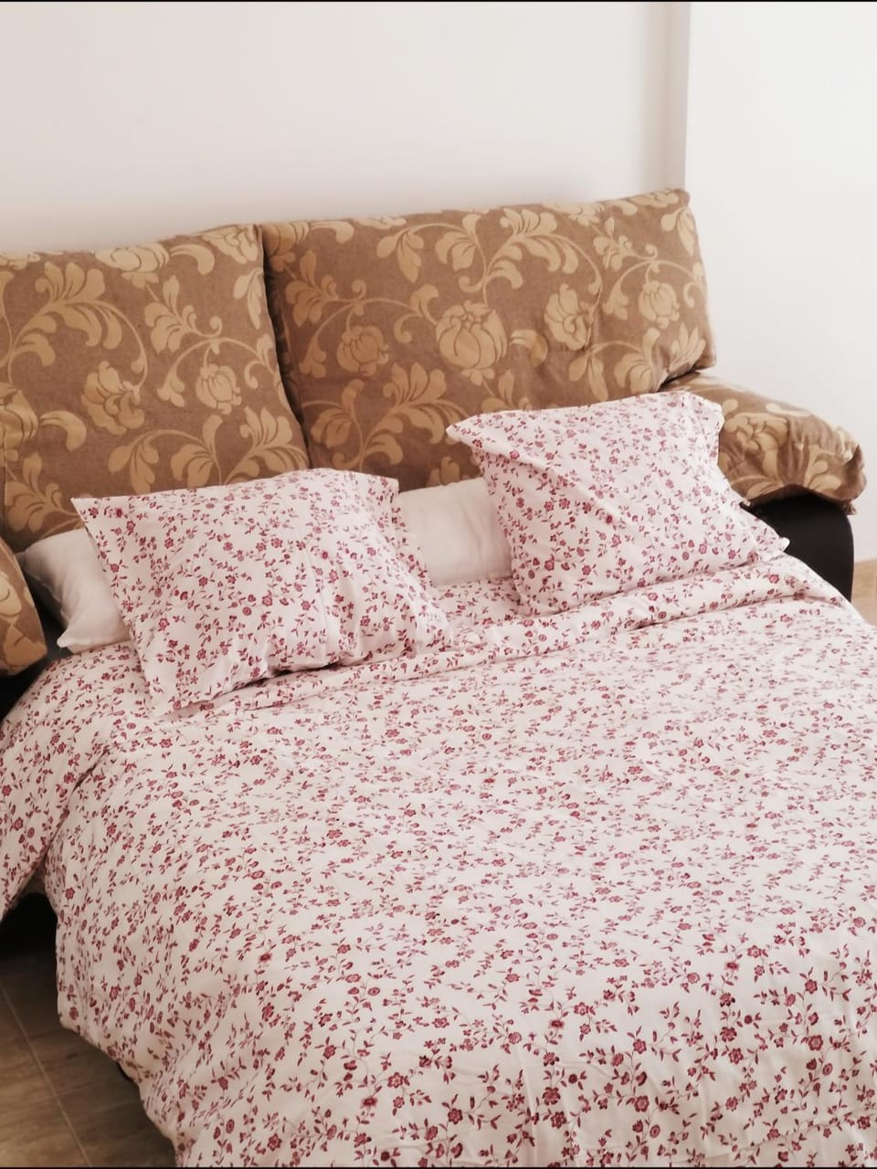 Bed, Living room, Seating area