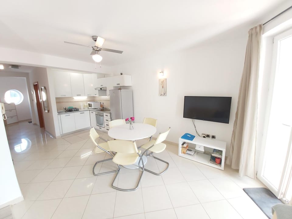 Apartment Nika, 4*, 2-bedroom, barbecue Apartment in Lika-Senj County