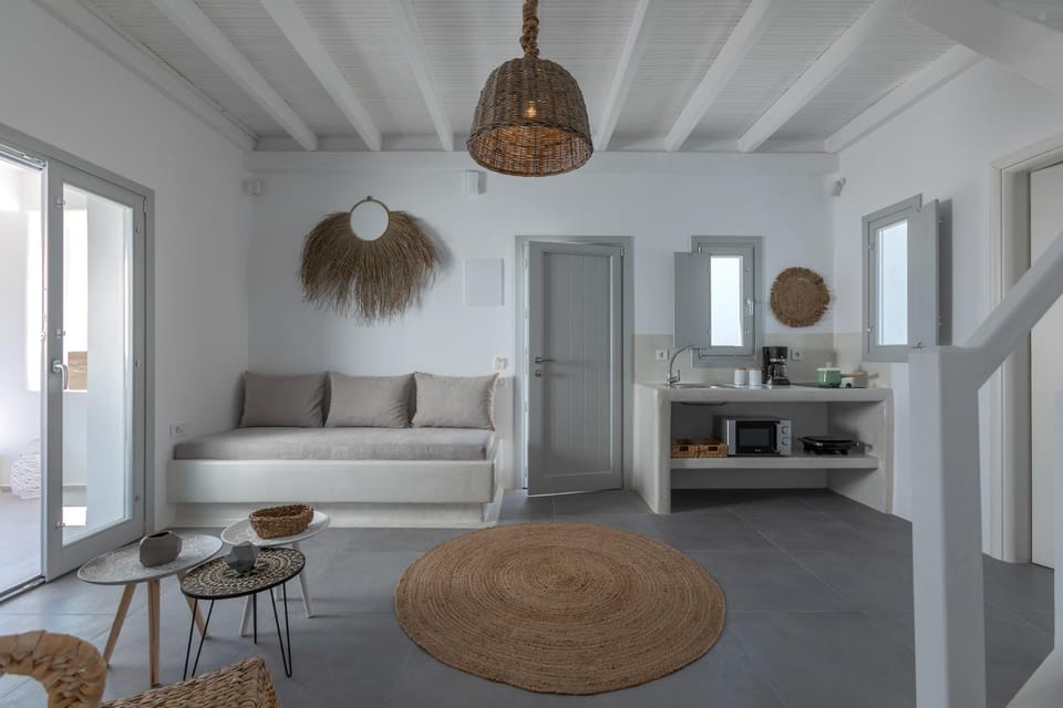 Kitchen or kitchenette, Living room