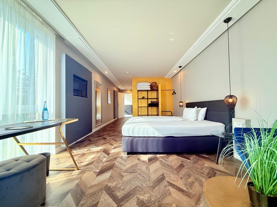 Bed, Photo of the whole room, wardrobe