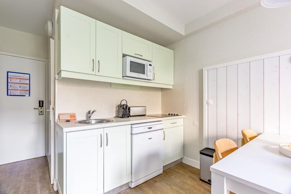 Bed, Kitchen or kitchenette, Photo of the whole room, Bedroom, minibar, oven, stove, toaster