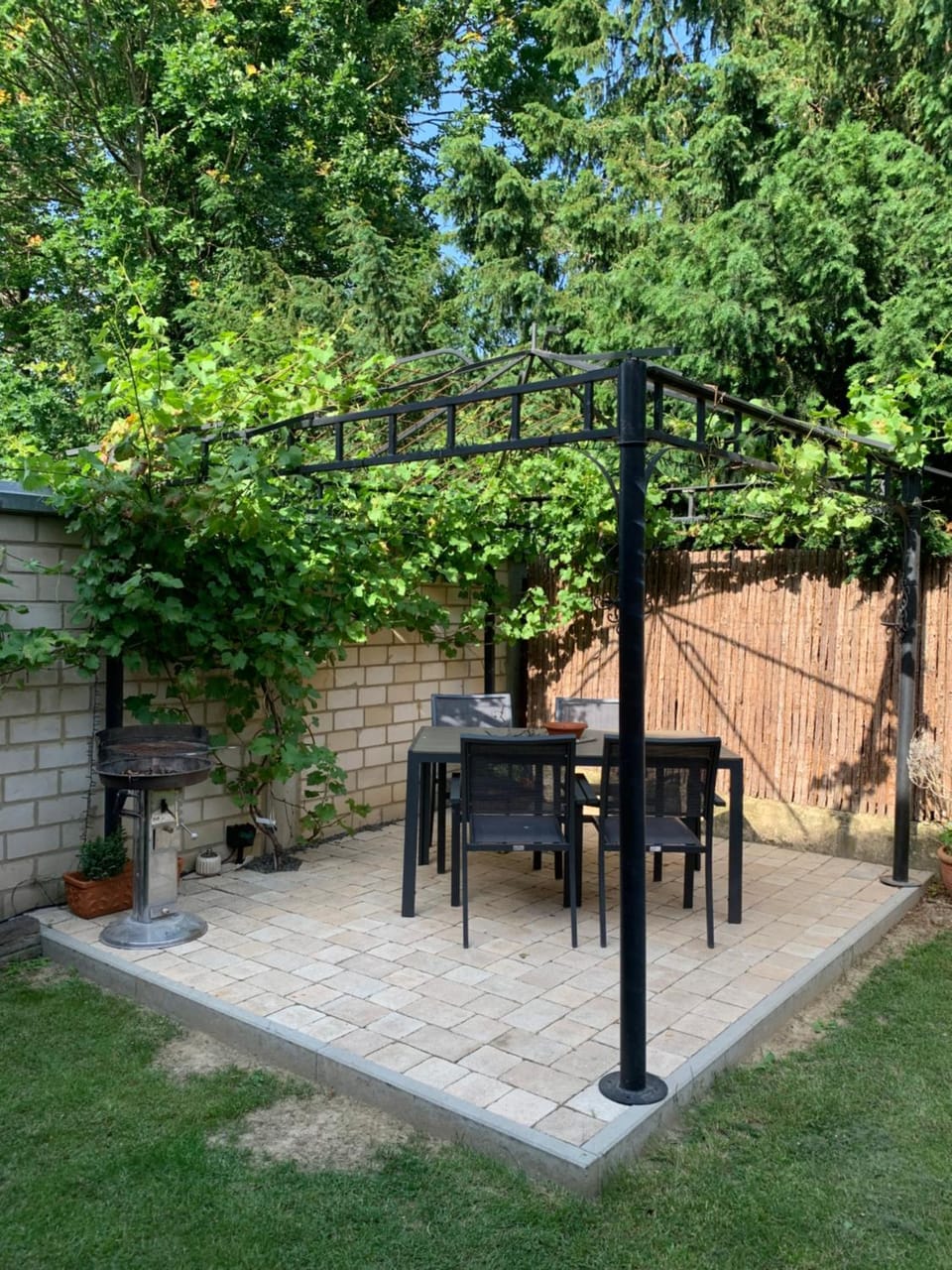 Garden, Dining area