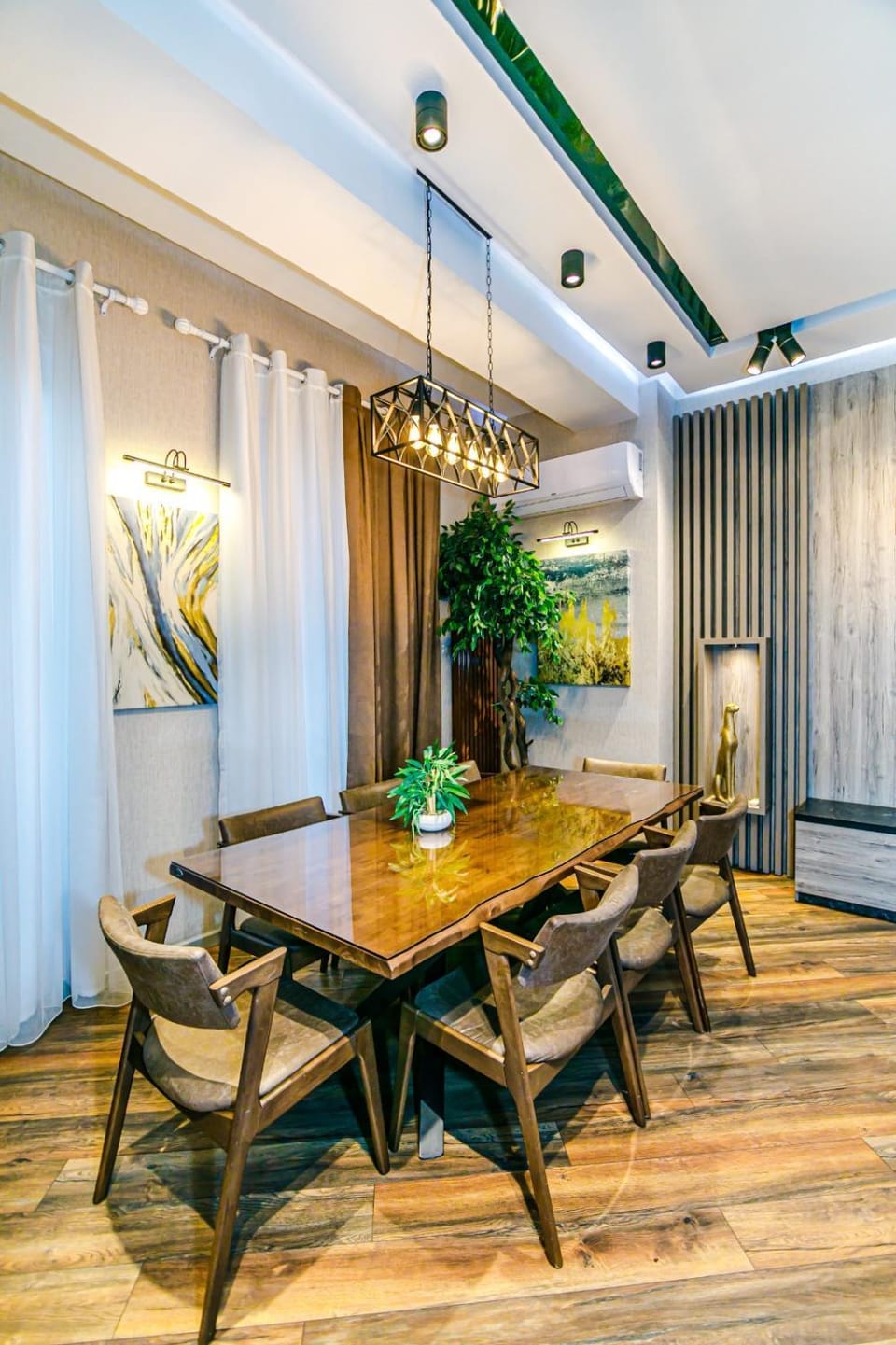 Living room, Dining area