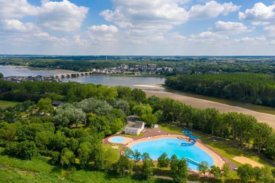 Property building, Day, Bird's eye view, Garden, Garden view, Pool view, River view, Swimming pool