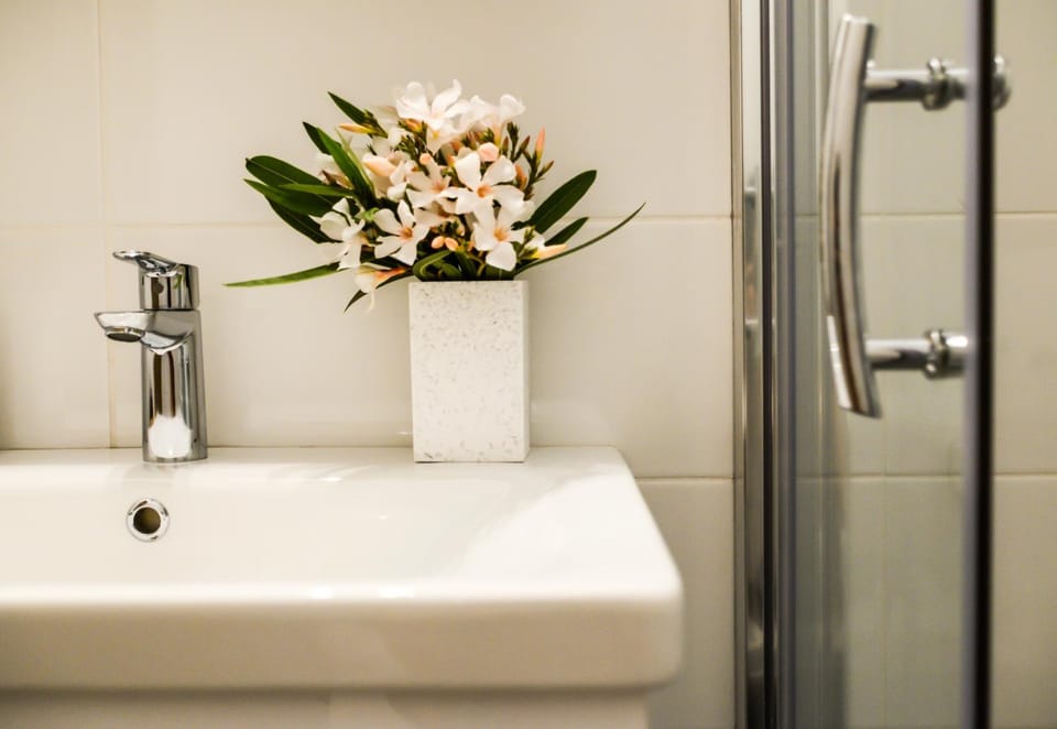 Bathroom, Decorative detail