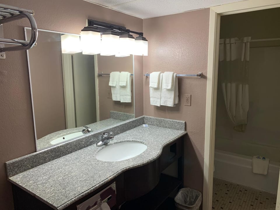 Shower, Bathroom, towels