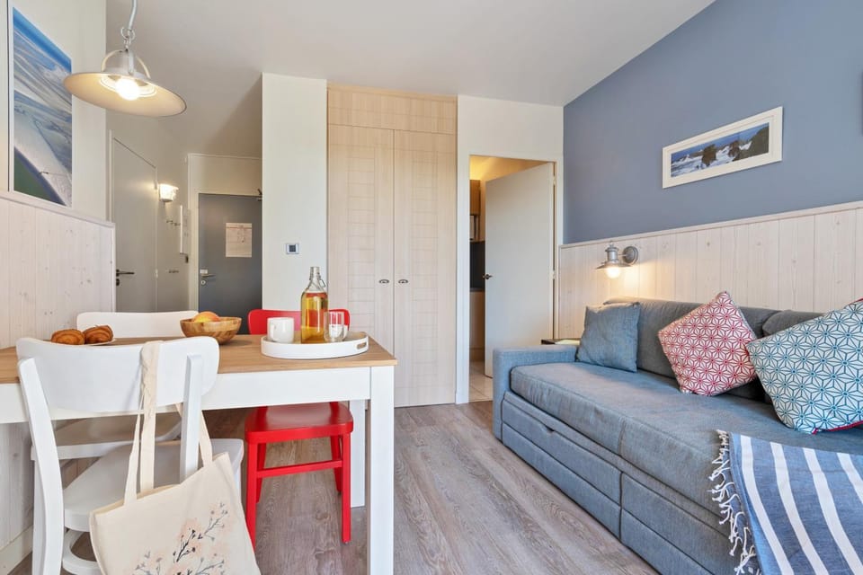 Bed, Day, Summer, Kitchen or kitchenette, Living room, Seating area, Dining area, On site