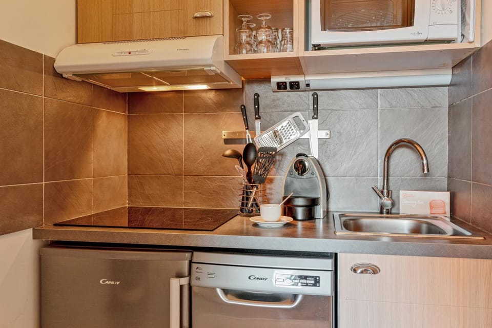 Day, Summer, Coffee/tea facilities, Kitchen or kitchenette, On site, dishwasher, minibar, stove