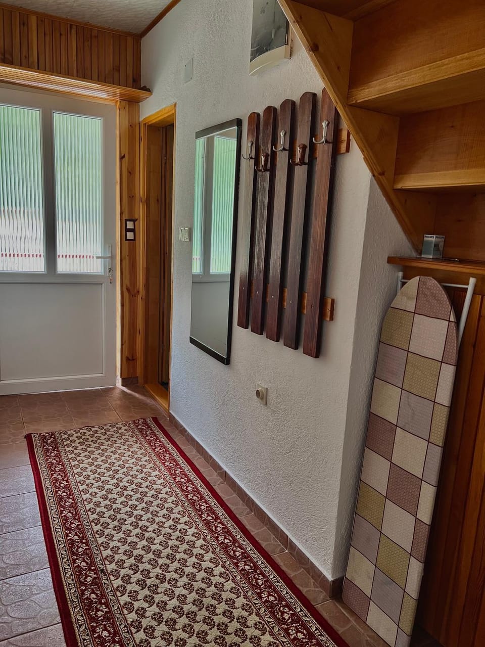 Photo of the whole room, wardrobe