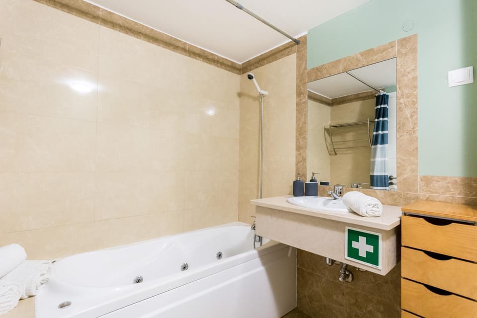 Hot Tub, Bathroom