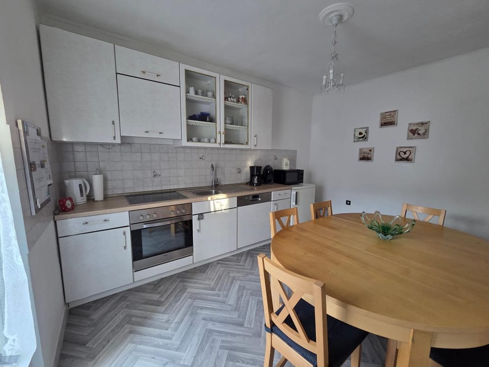 Kitchen or kitchenette, oven