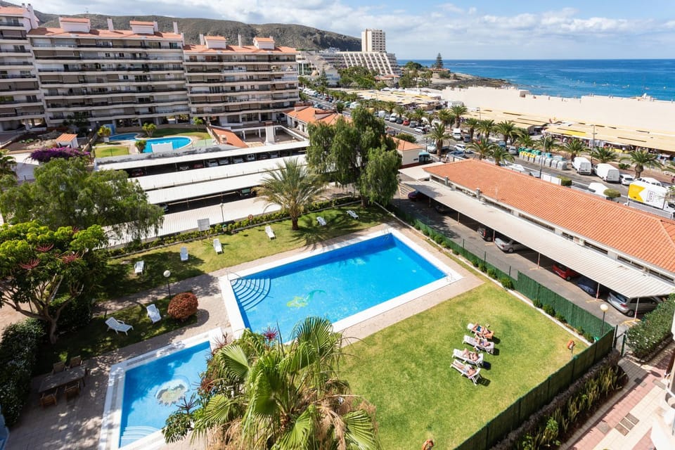 Pool view, Sea view