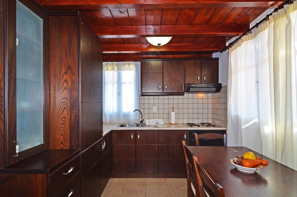 Coffee/tea facilities, Kitchen or kitchenette, Dining area