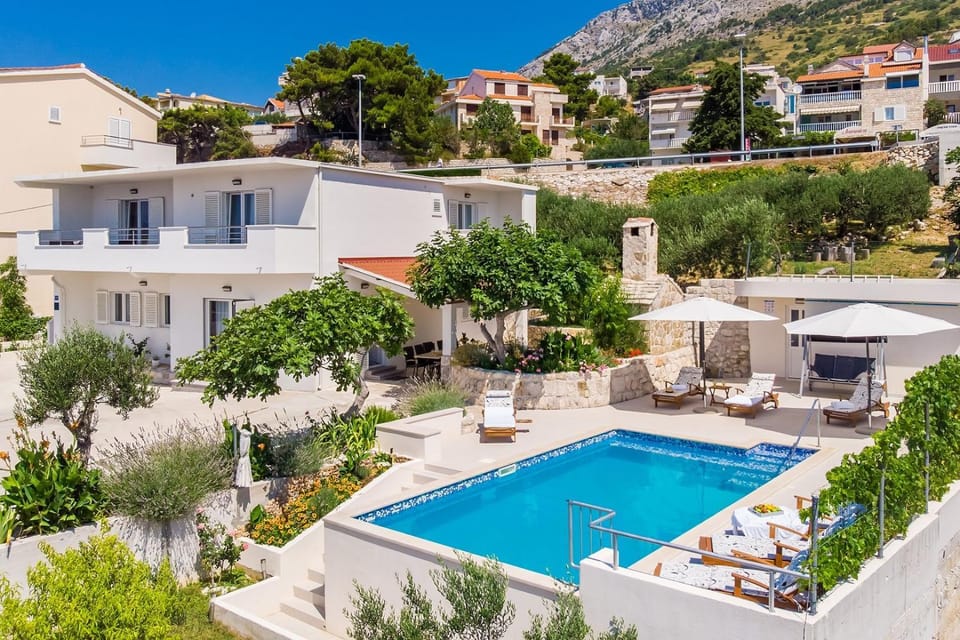 Property building, BBQ facilities, Garden, Balcony/Terrace, Seating area, Swimming pool