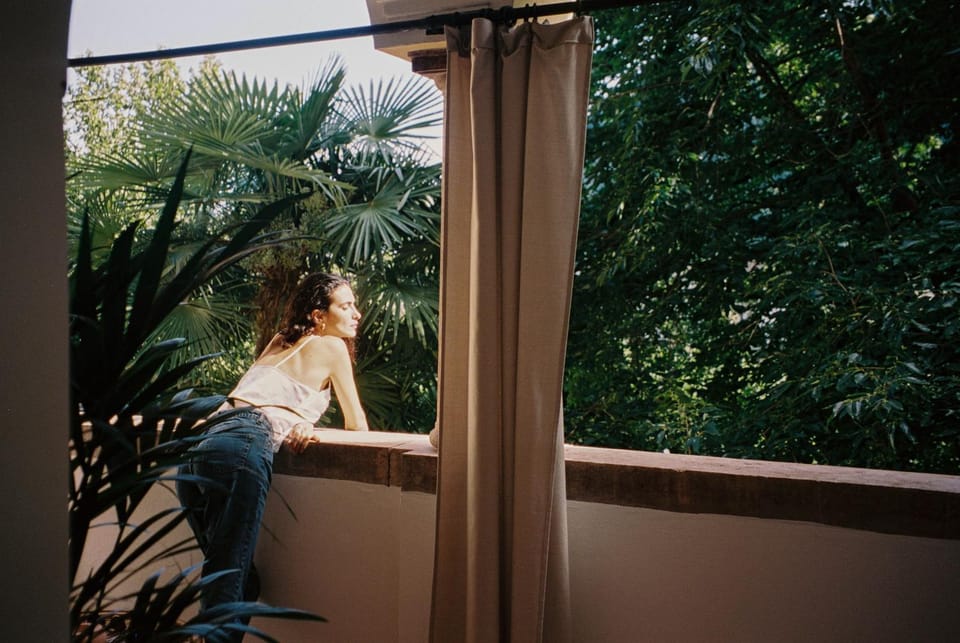 People, Balcony/Terrace, Garden view
