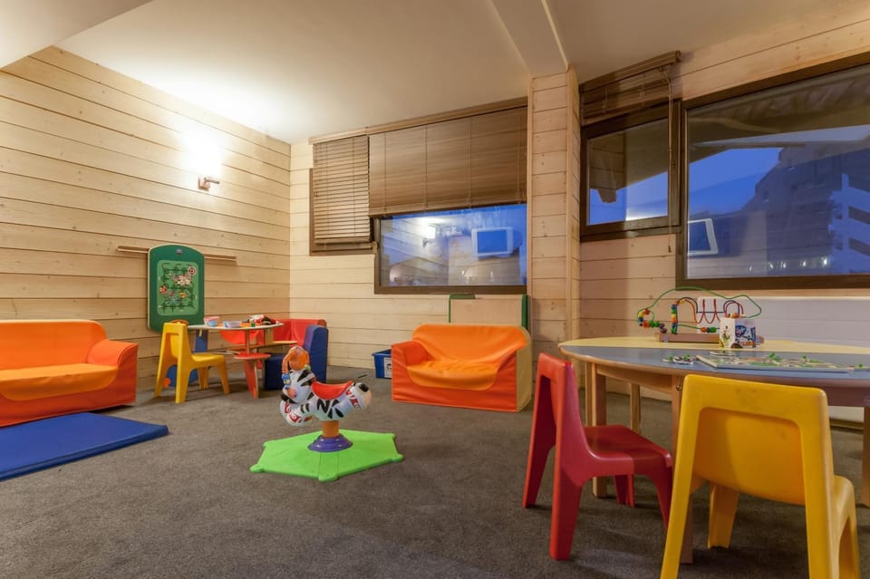Communal lounge/ TV room, TV and multimedia, Living room, Lobby or reception, Evening entertainment, Area and facilities