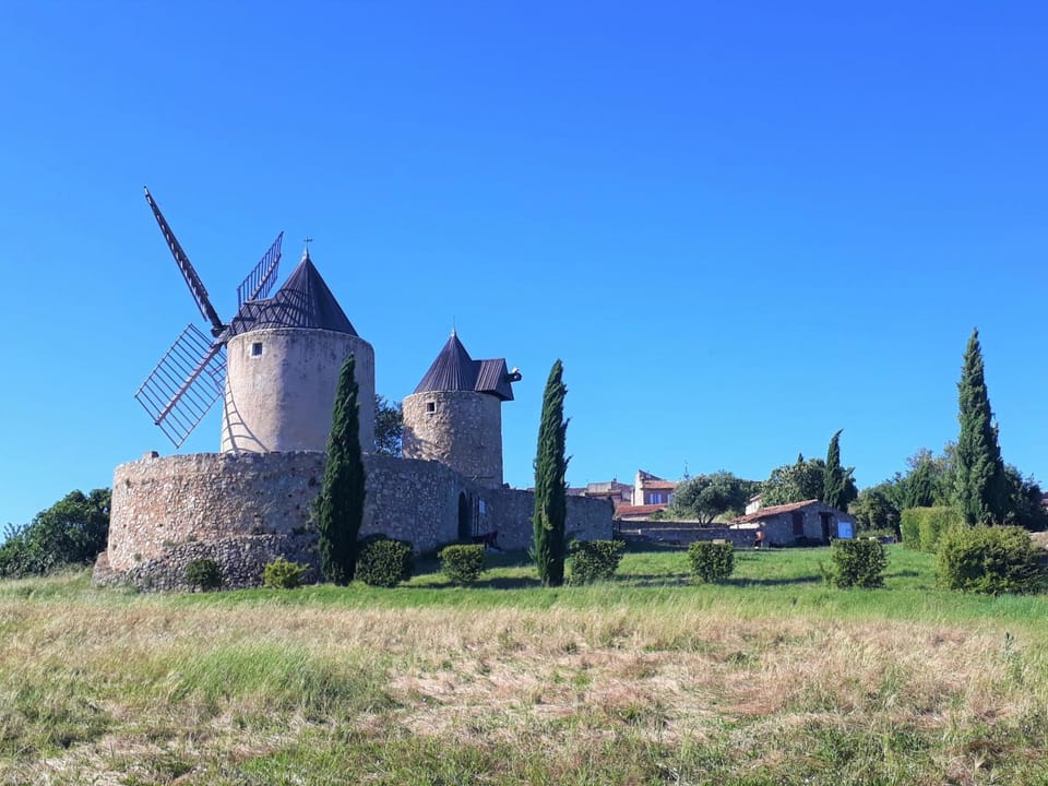 Nearby landmark, Neighbourhood