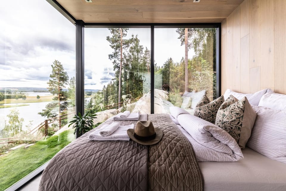 Bed, towels