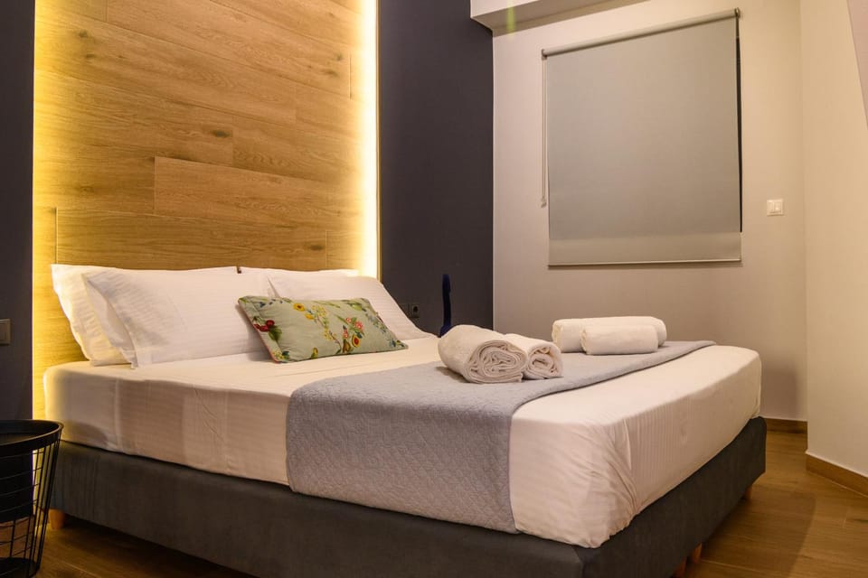 MOS Luxury City Suites - The R suite Apartment in Chania