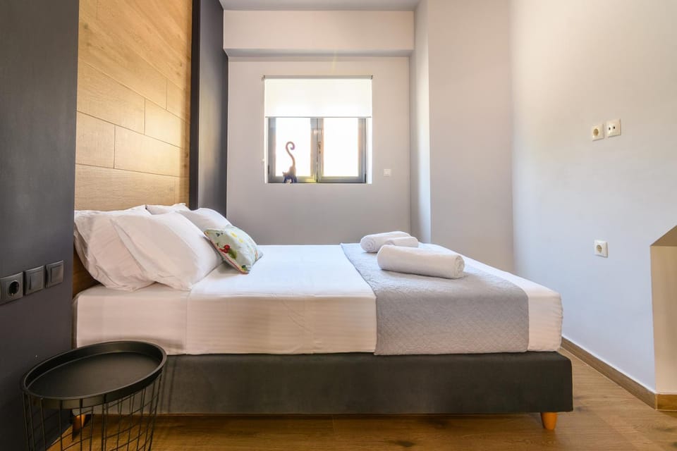 MOS Luxury City Suites - The R suite Apartment in Chania