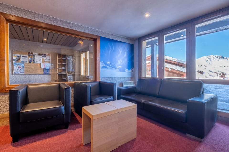 Natural landscape, Lobby or reception, Seating area, Mountain view