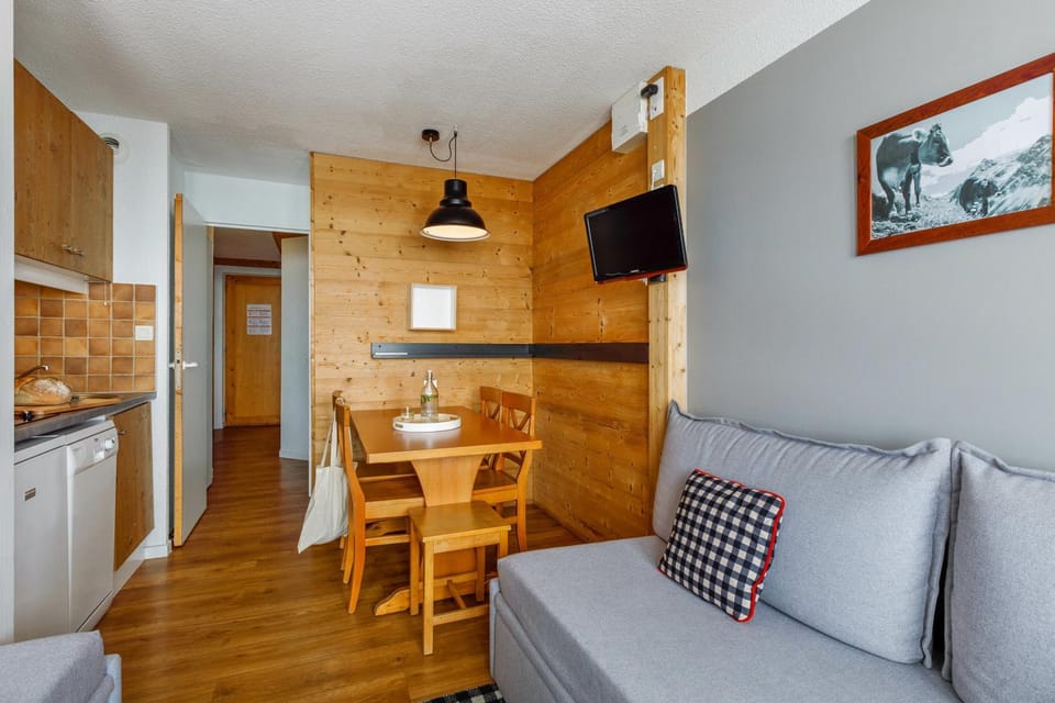 Communal lounge/ TV room, TV and multimedia, Kitchen or kitchenette, Living room, Seating area, Dining area, kitchen