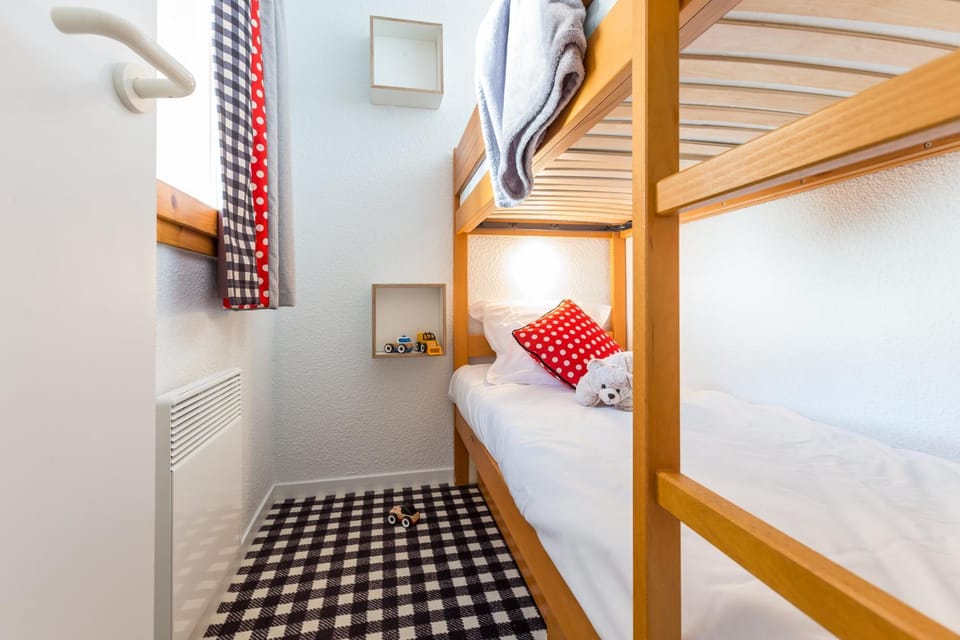 Bed, Bedroom, bunk bed