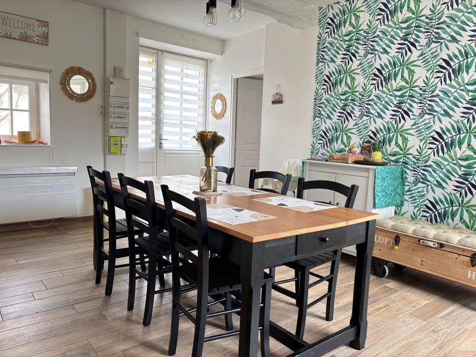 Seating area, Dining area