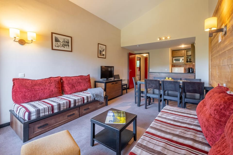 TV and multimedia, Kitchen or kitchenette, Living room, Seating area, Dining area, minibar