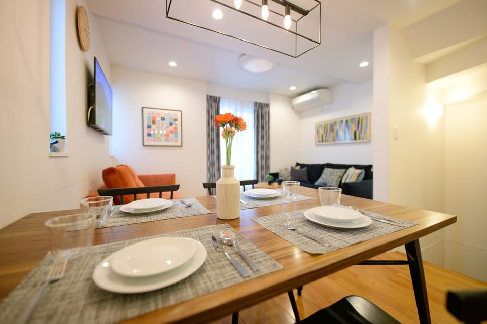 TV and multimedia, Living room, Seating area, Dining area