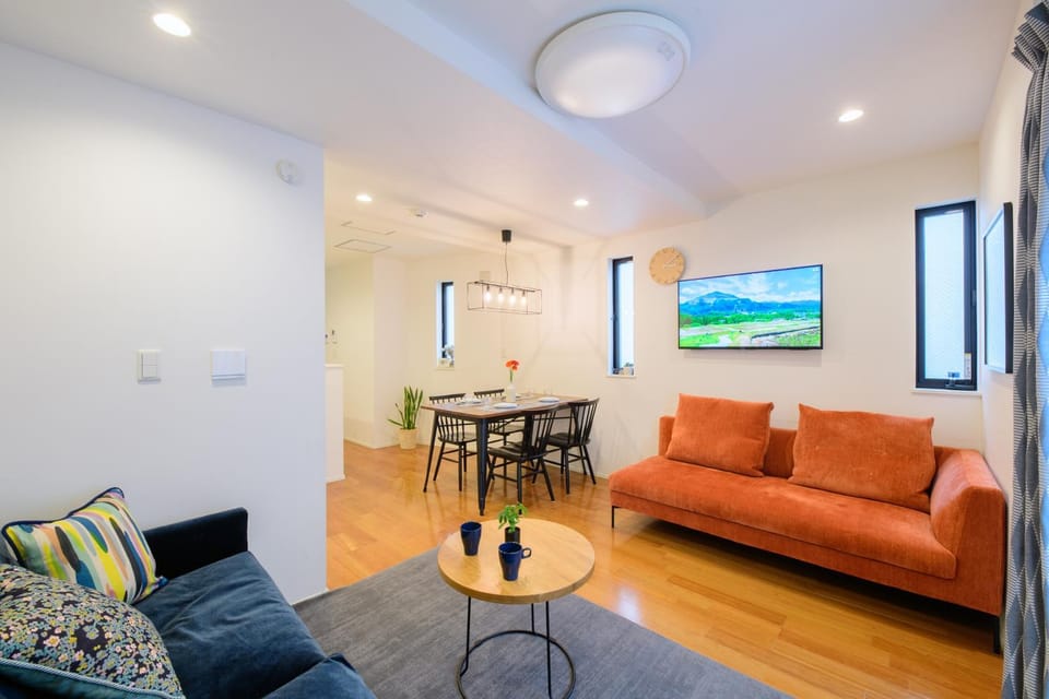 TV and multimedia, Living room, Seating area, Dining area