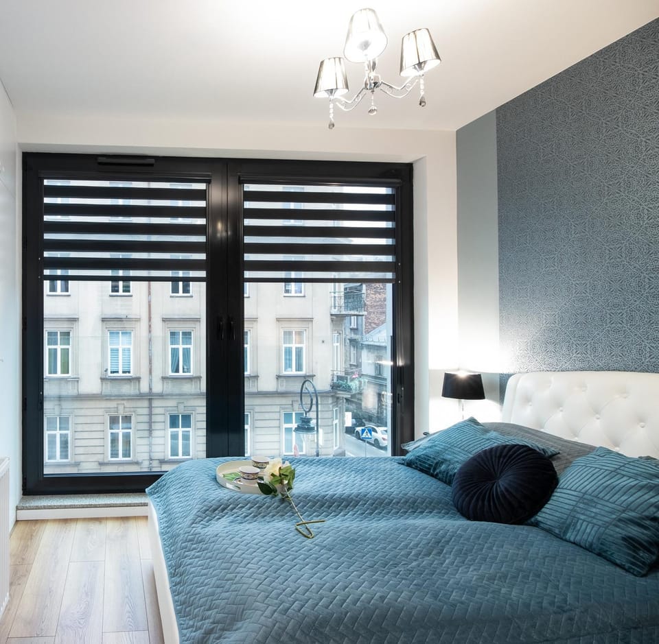 Bedroom, City view